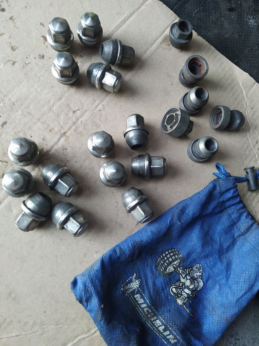 Гайки колісні М14*1.5+секретки комплект 20 шт