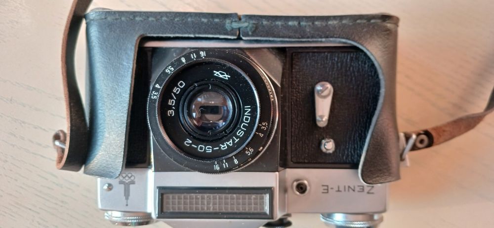 ФотоаппаратЗенит-Е(в подарок "ломо")