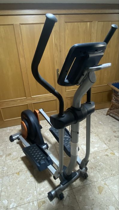 Pro-form compact trainer