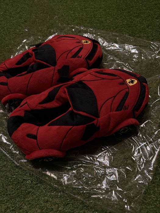 Мʼякі капці червоні домашні чоловічі жіночі на подарунок автт Ferrari