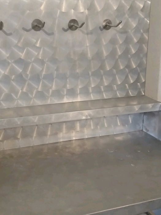 Stół warsztatowy ze ścianą