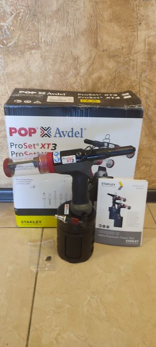 Заклепувальний інструмент пневмогідравлічний