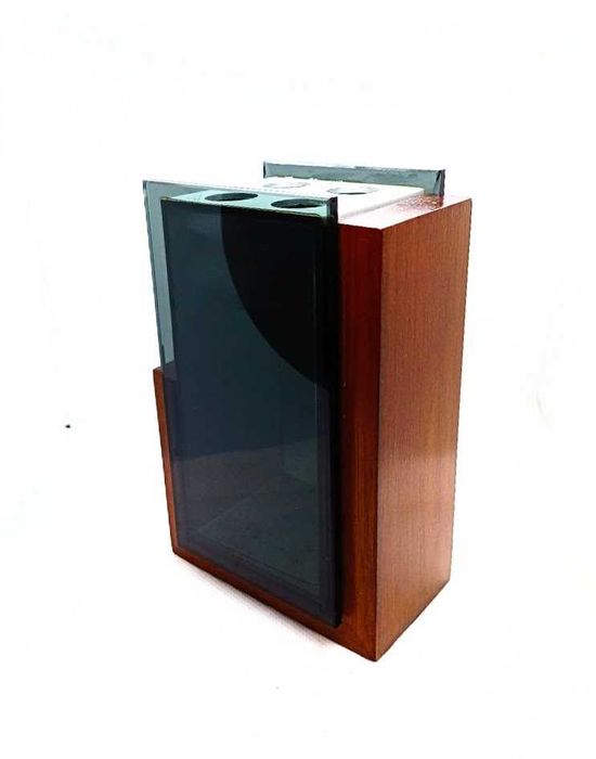 Conjunto de secretária composto por porta canetas e porta folhas