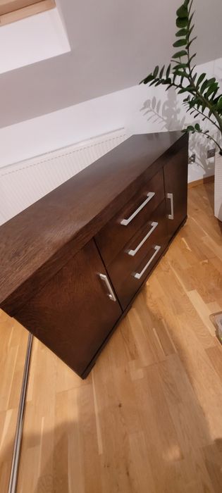 Komoda z szufladami i witryna drewno