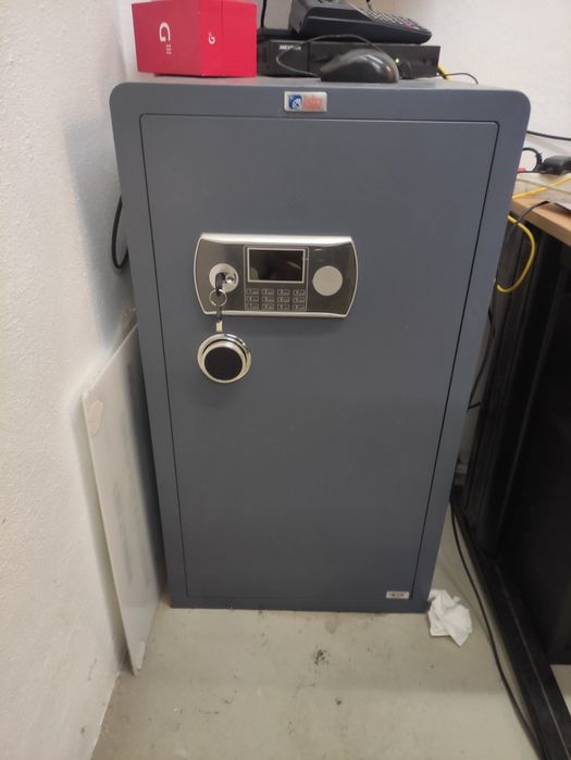 Cofre BTV 168lt usado