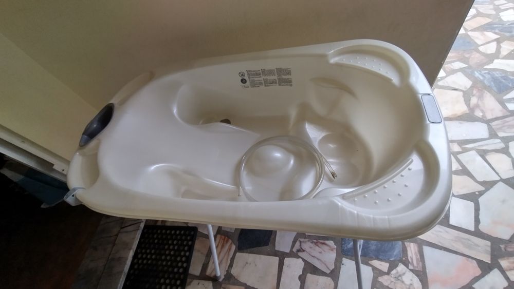 Banheira para bebé com suporte
