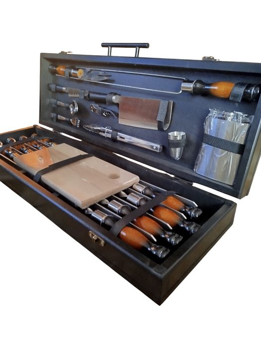 Подарунковий набір для пікника чорний кольори 8 шампурів.