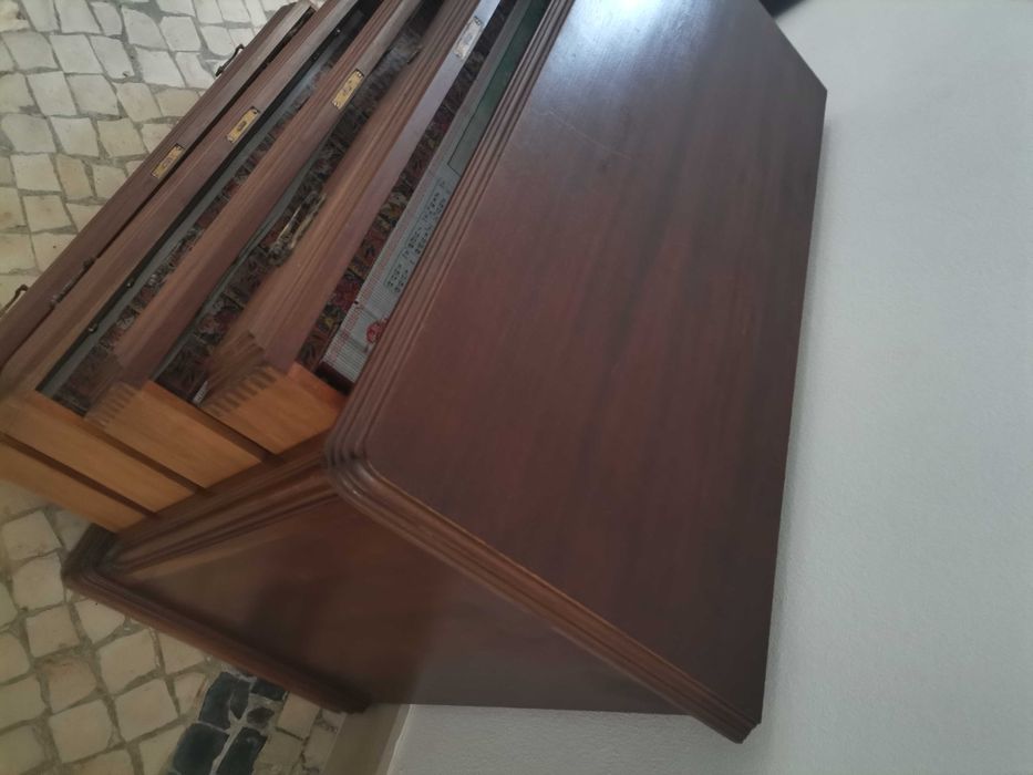 Cómoda antiga madeira castanho escuro