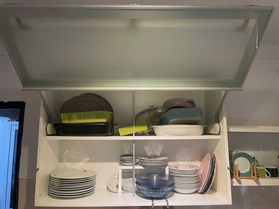 Móveis + Balcão e Bancos de Cozinha com bancada em Silestone