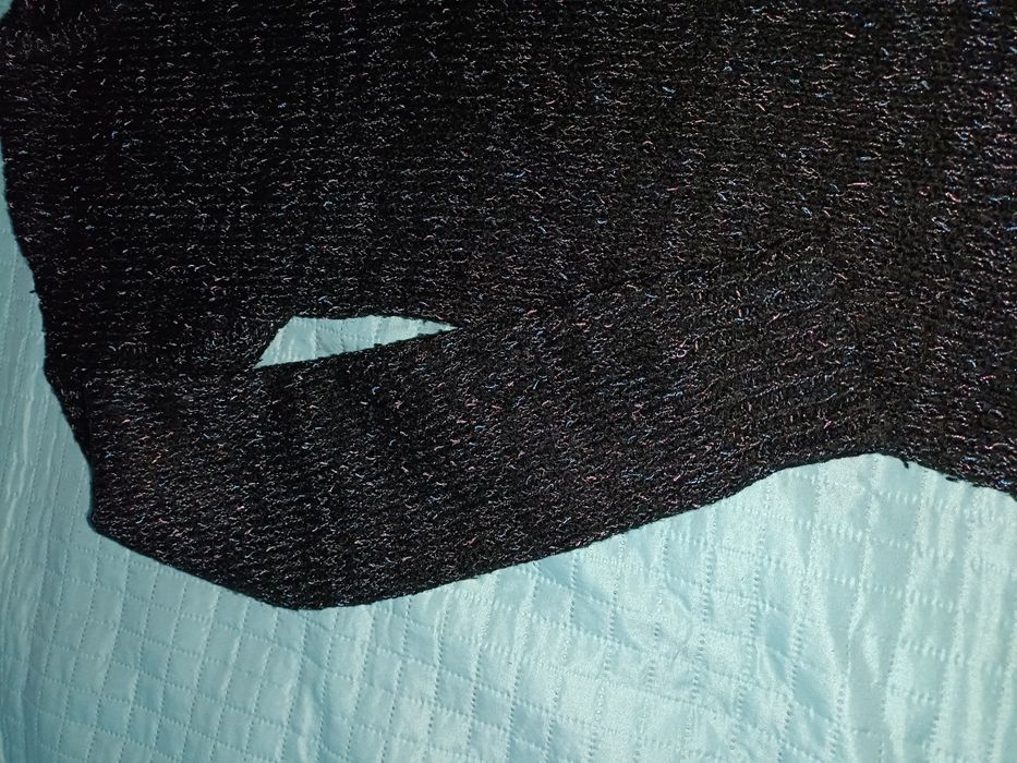 Czarny długi sweter