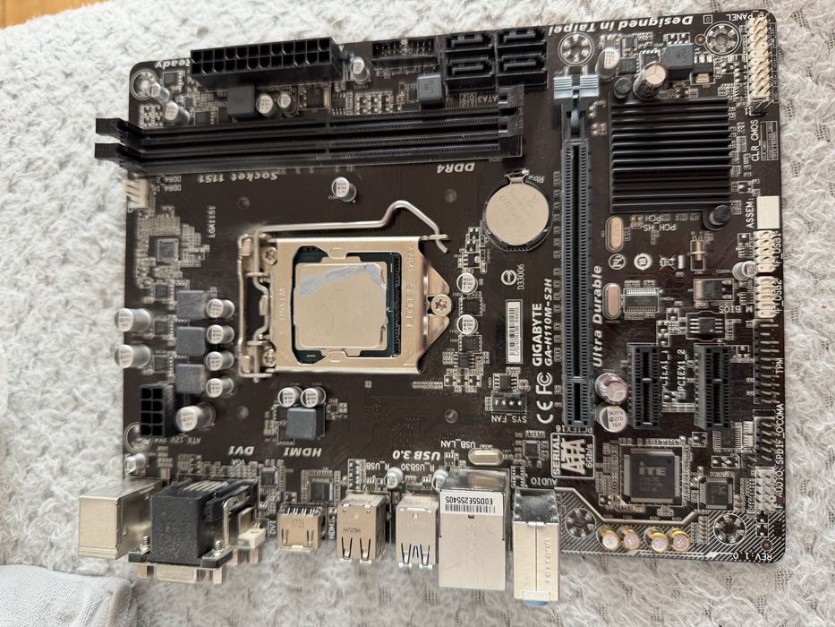 Płyta główna Gigabyte i procesor