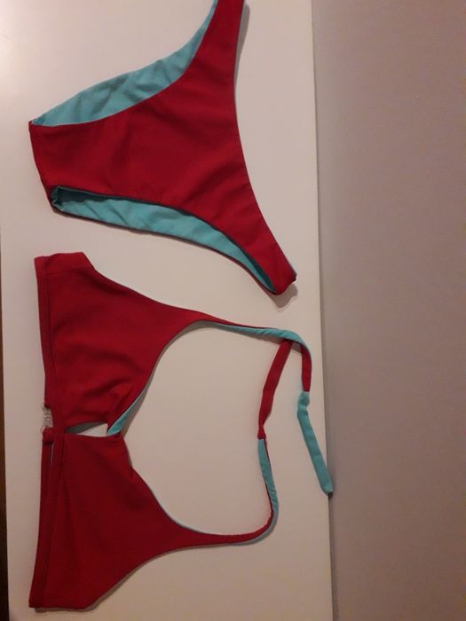 Biquini reversível rosa e azul claro