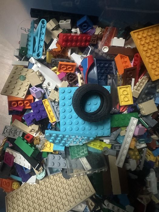 Klocki lego 8.9 kg z pudelkiem mieszane minecraft ludziki opony