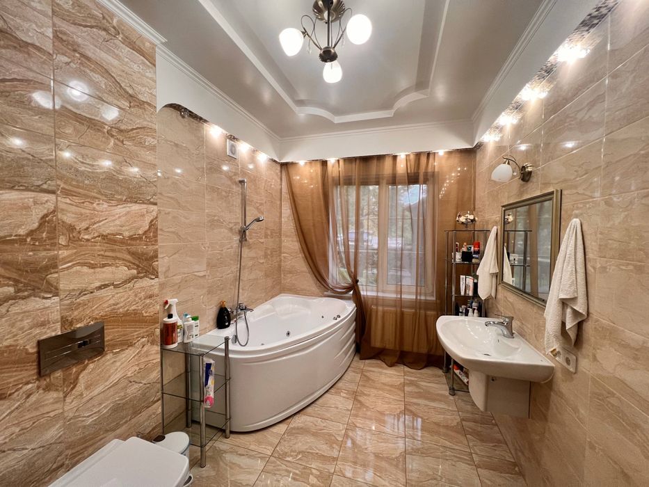 Торг‼️Просторий будинок 231м2 ТОР ЛОКАЦІЯ БЕЗ додаткових вкладень