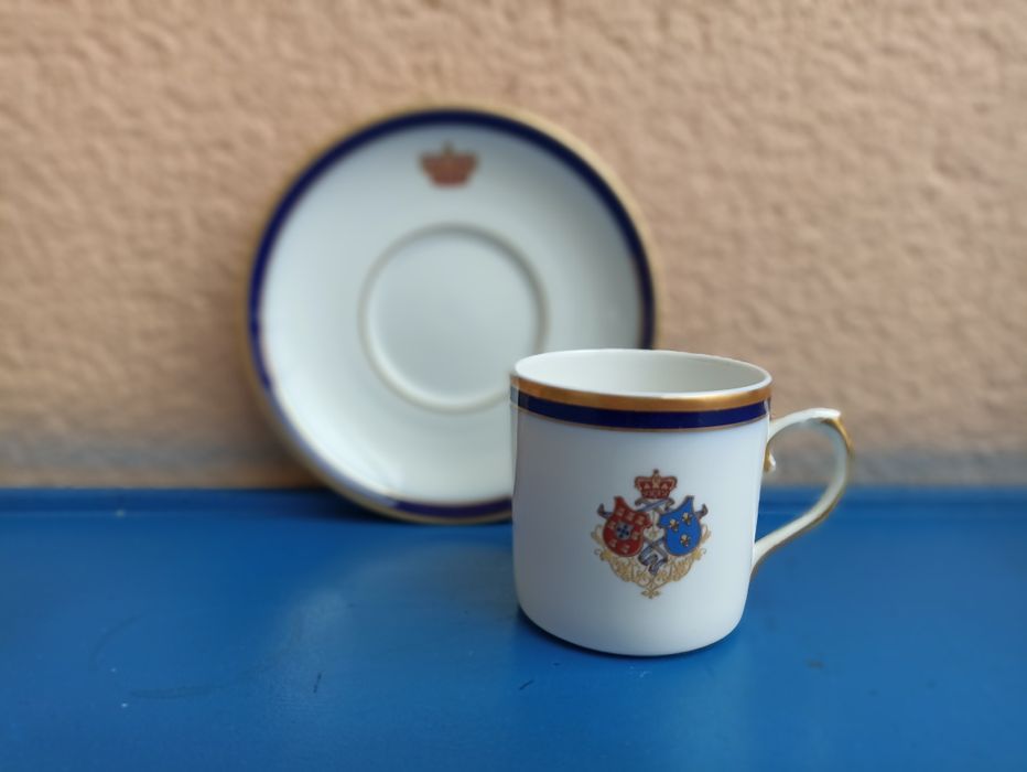 Chávena de café Vista Alegre Armas D.Carlos I e Rainha D. Amália Palácio Nacional da Pena