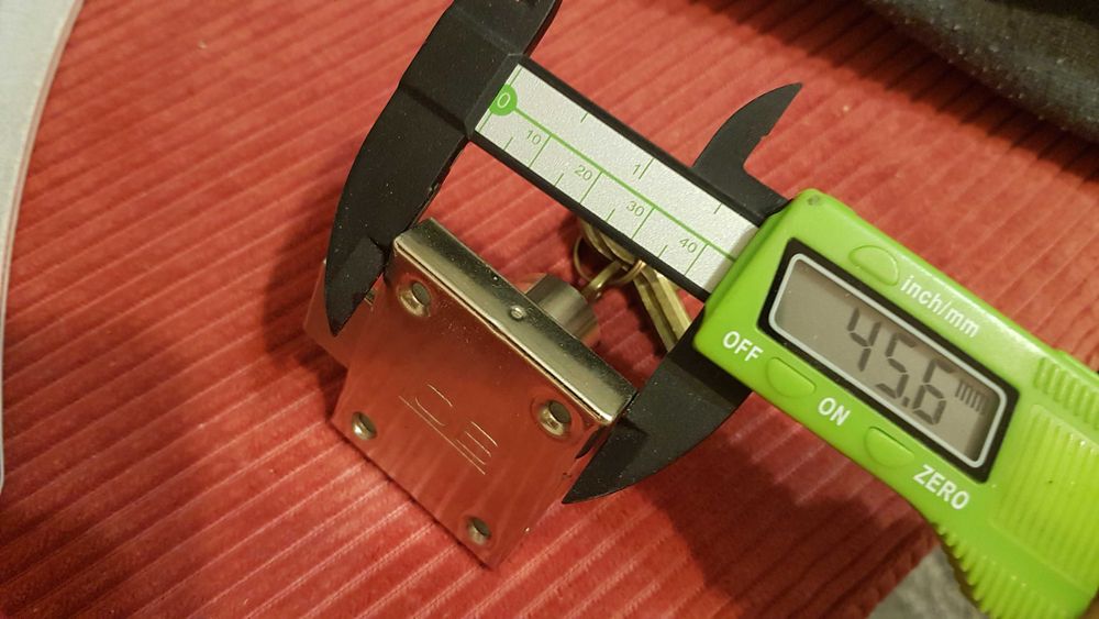 Zamek meblowy cylindryczny-*Lob*-trzy klucze