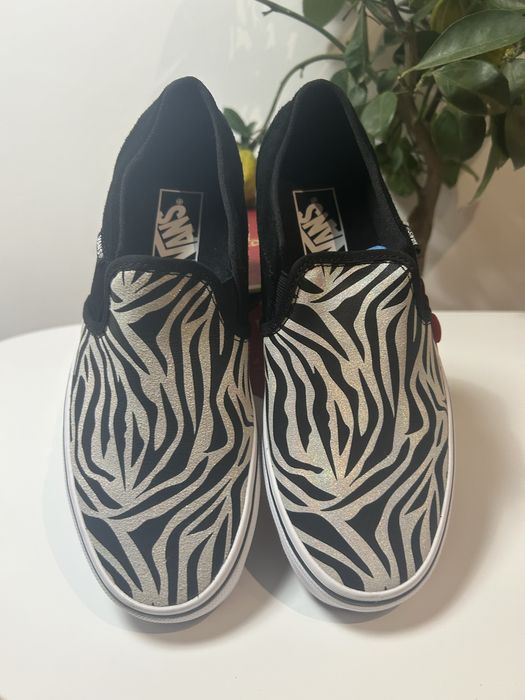 Uniwersal / Vans Asher Metatallic Zebra Slip On Skate Shops