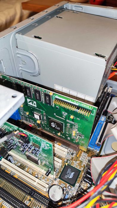 PC Retro Completo – Celeron 501MHz + CRT Samsung + ATI + Creative
