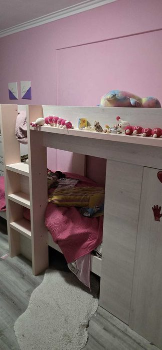 Beliche infantil com roupeiro + escada + 2 colchões – excelente estado