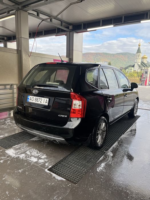 Автомобіль  Kia Carens