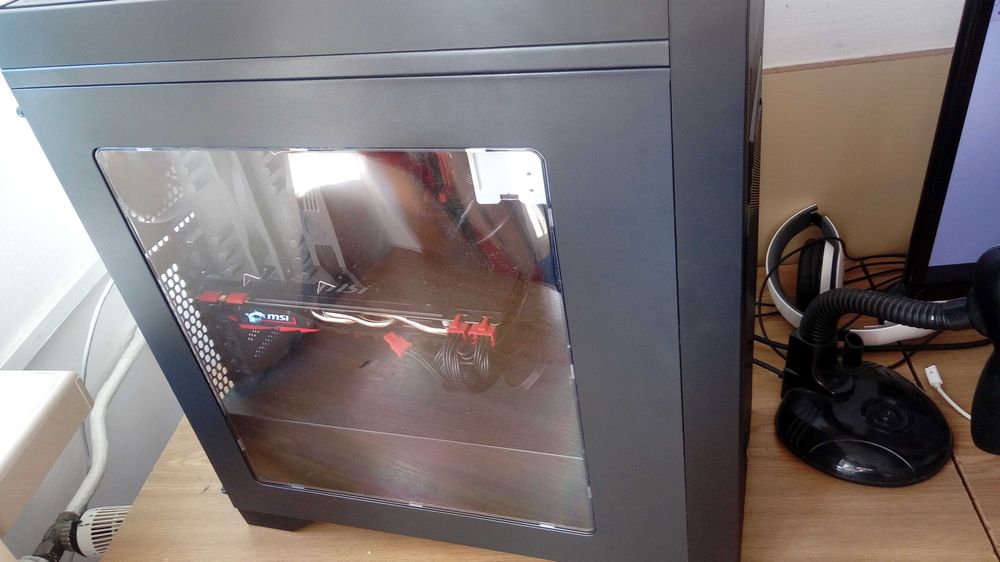 Komputer stacjonarny gamingowy wraz z monitorem Samsung Odyssey G5 27"