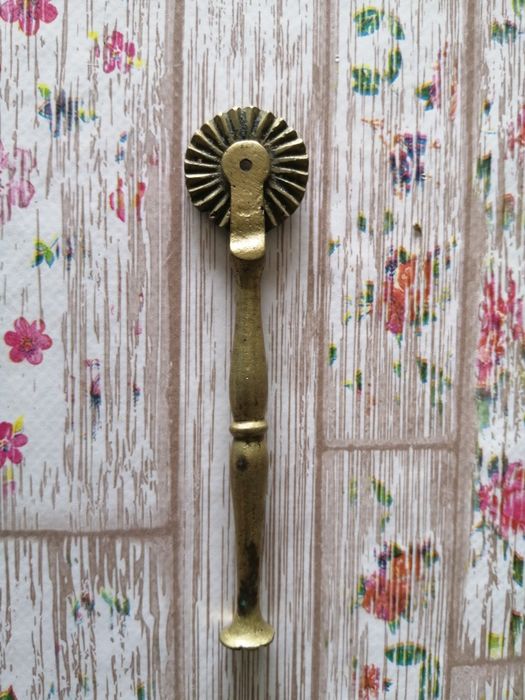 Cortador de massa em cobre