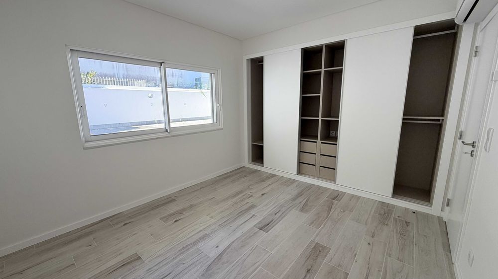 ARRENDA-SE T1 em Carcavelos (centro)