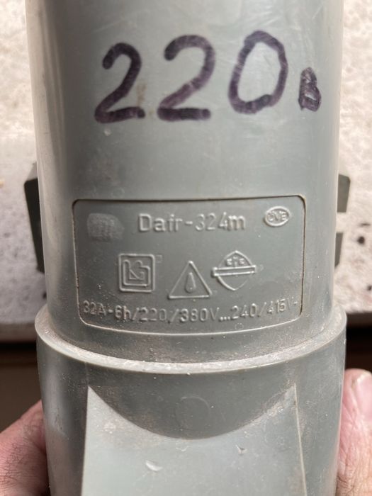 Разьём штекер на 220в