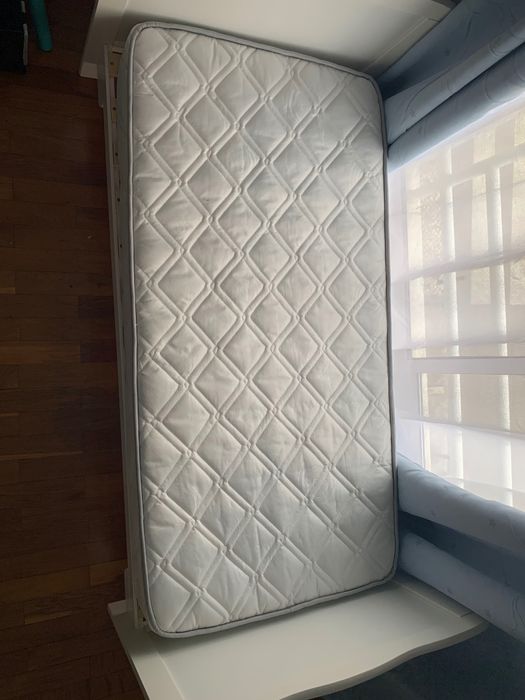 Berço-Cama como novo + colchão