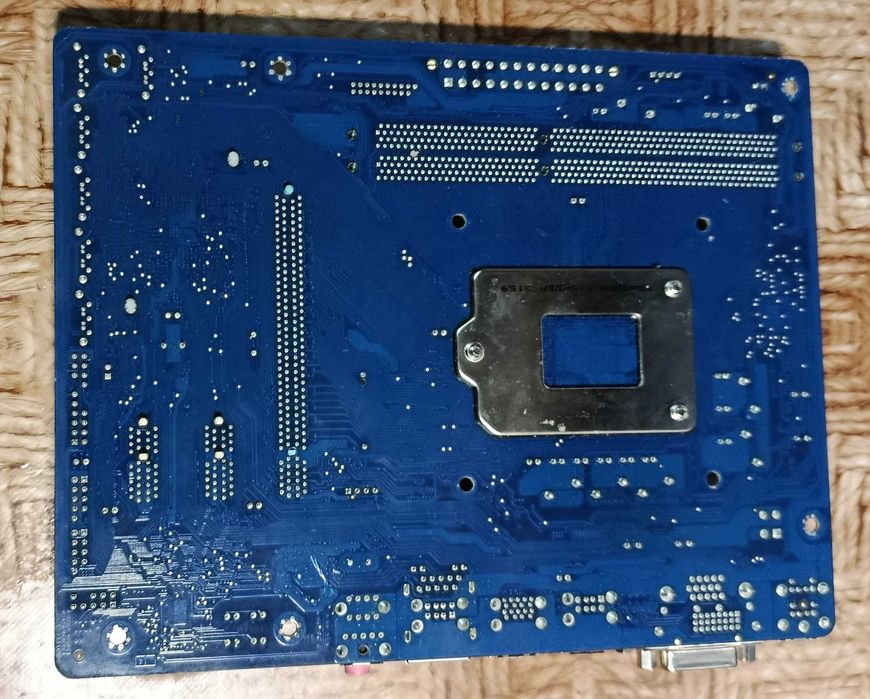 Материнська плата GA-B75M-D2V  LGA1155 з памятю 8гб