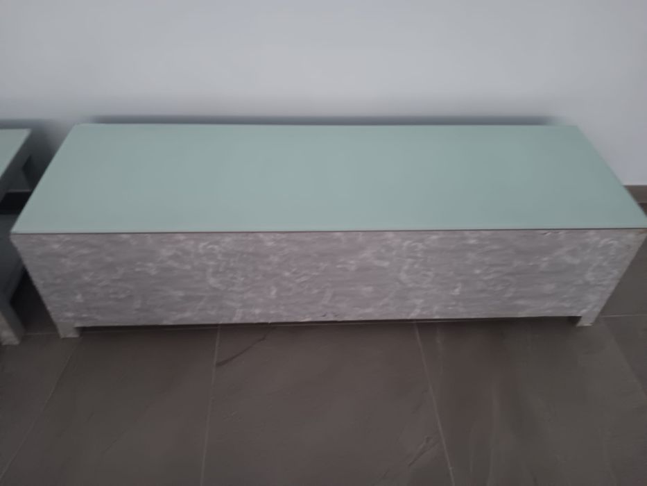 Mesa/ estante em vidro e aluminio