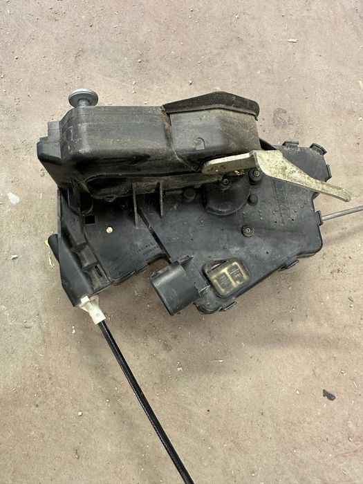 Замок двери передний пассажирский bmw e46