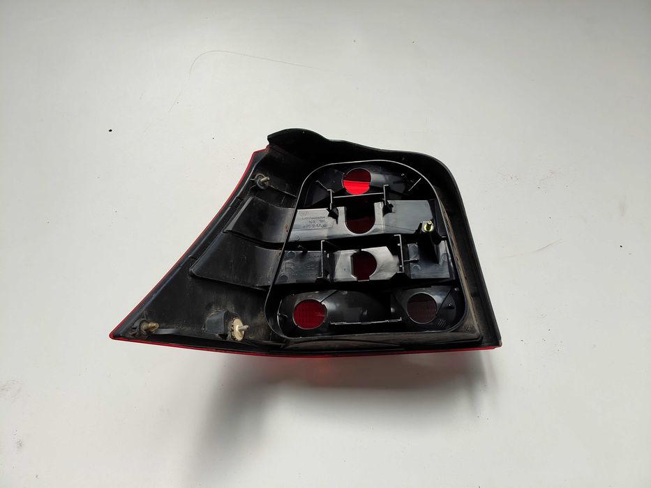 Lampa prawa tylna tył Volkswagen Golf IV HB