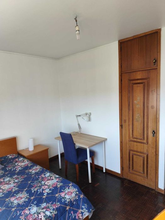 Quarto em apartamento T3