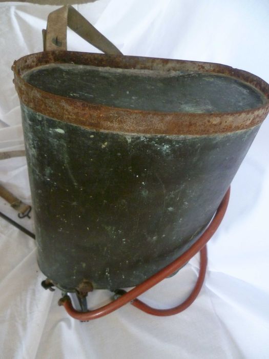 Máquina de sulfatar de cobre Hipólito dos anos 60 Museu casa de aldeia