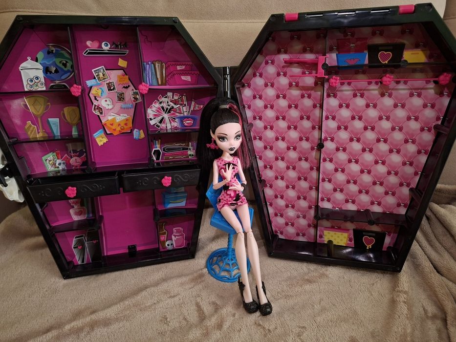 ляльки monster high монстер хай draculocer draculaura з шафою та клео скулз аут нюд