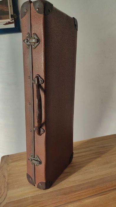 Antiga mala de costura Oliva