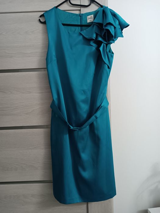 Turkusowa satynowa mini elegancka z paskiem rozmiar S