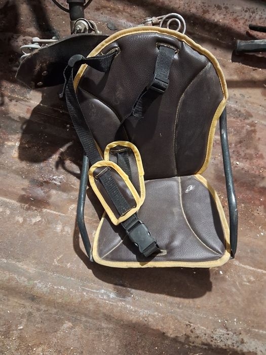 Велосипедні дитяче крісло.