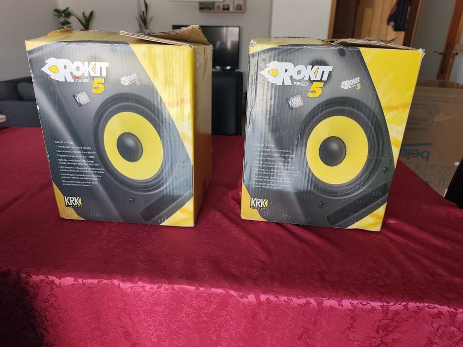 Par de Monitores KRK Rockit 5 (RPG2)