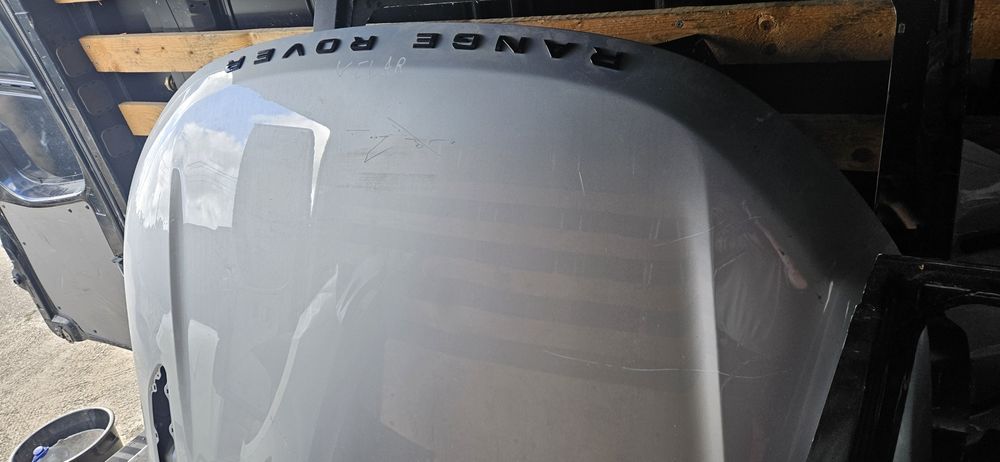 Capou range rover velar com um piqueno difeito