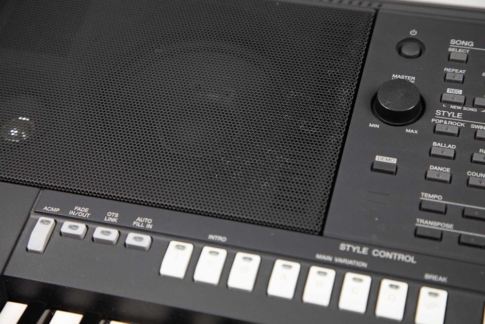 Yamaha PSR S750 - keyboard