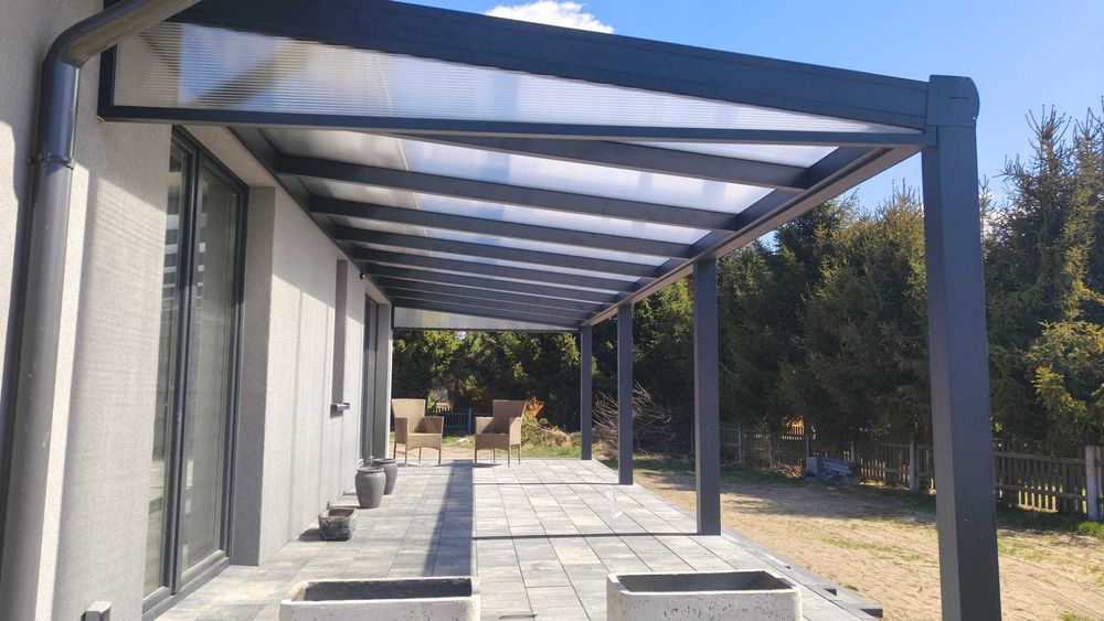 Nowoczesne zadaszenie tarasu 5×4 m – aluminium + poliwęglan