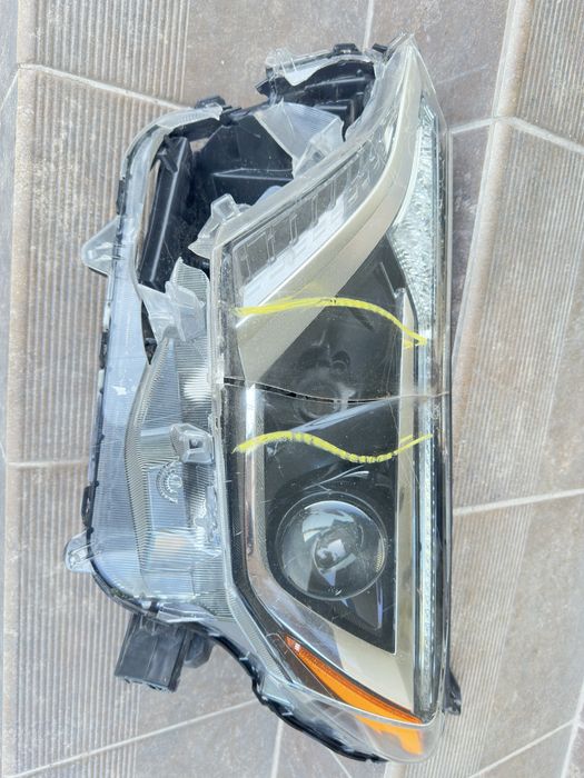 Фара права передня Toyota Rav 4 2015-2018