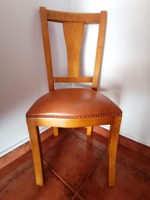 Mesa extensível e cadeiras de sala jantar