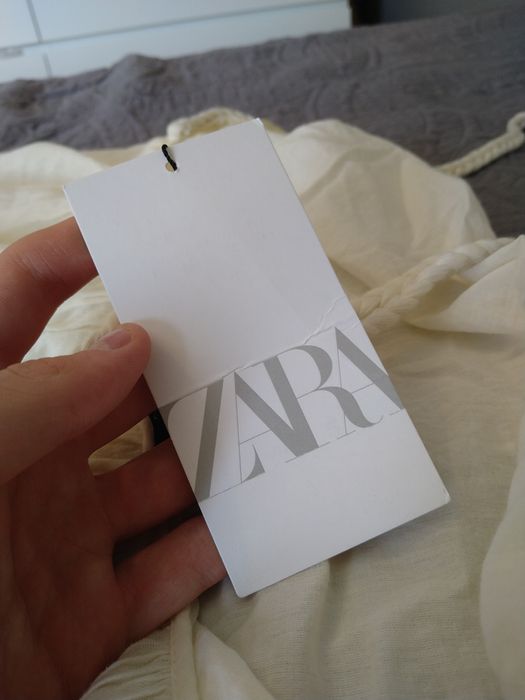 Vestido da Zara cor creme