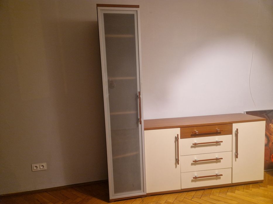 Rezerwacja. Oddam witrynę i komodę