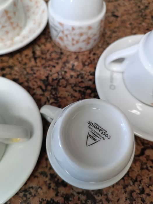 Vendo 9 chávenas de café novase 2 jarros para vinho outros líquidos