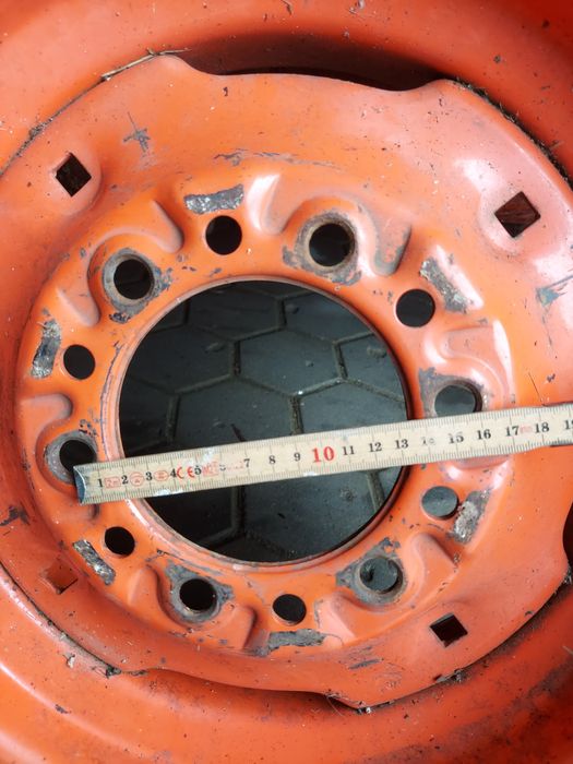 Rodas bobcat completas c/pneus rígidos