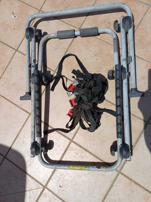 Suporte para bicicletas na bagageira do carro